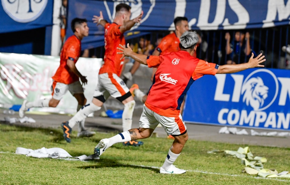 Sarmiento venció a Ciudad Bolívar en La Banda y está a un paso de la final