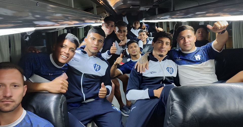 La foto viral de los hinchas de Sarmiento de La Banda que emocionó a todos