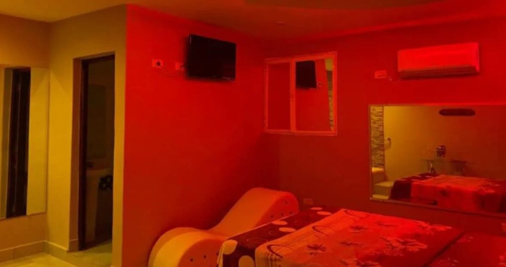 Demandó al telo que tenía al lado de su casa y ganó: “Era una pesadilla, no había manera de conseguir un poco de paz”