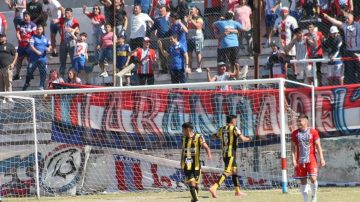 Unión Santiago goleó a Independiente (F) y va por el bicampeonato