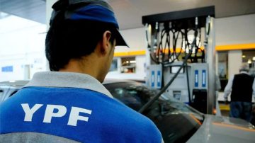 Después de YPF, Shell y Axion se sumaron a la baja de los combustibles