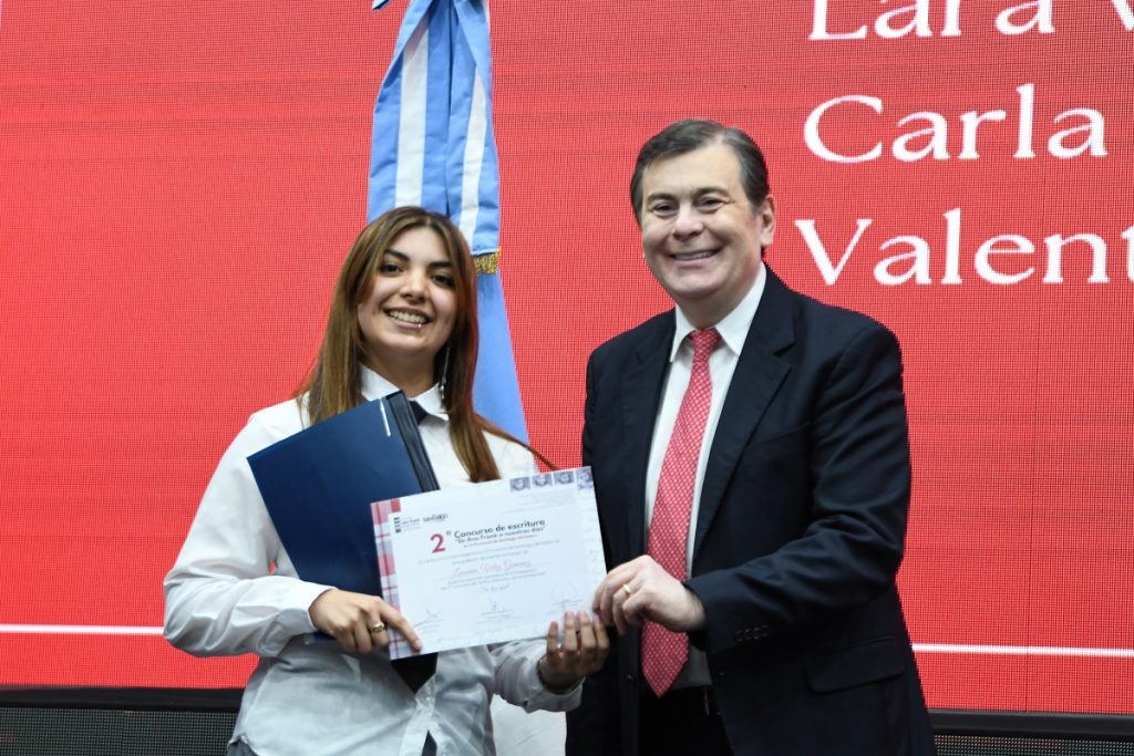 Gerardo Zamora participó de la entrega de premios del Concurso de Escritura sobre Ana Frank