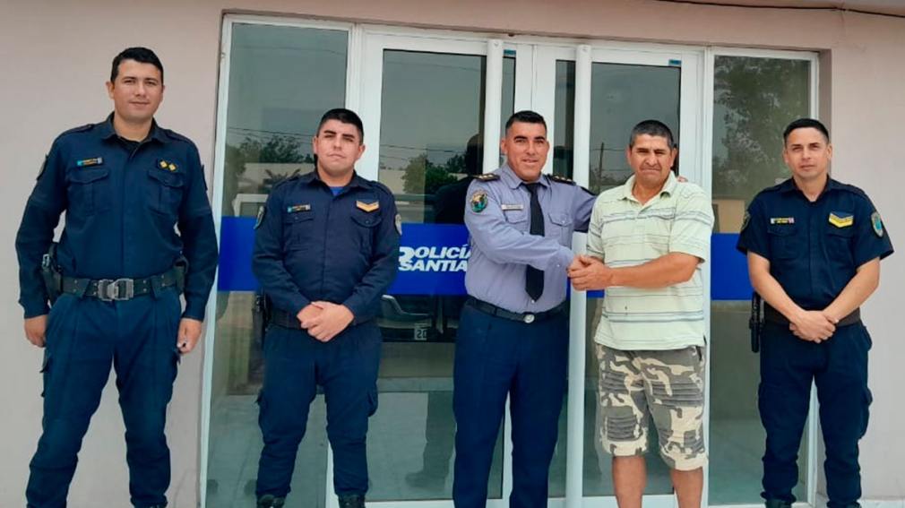 Heroico rescate: un oficial le salvó la vida a un vecino que se estaba atragantando