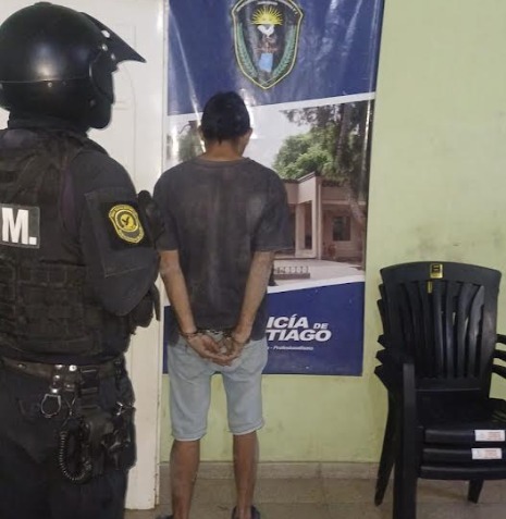 Susto en el 8 de Abril: encontró un delincuente intentando entrar en su casa y sus gritos alertaron a los vecinos