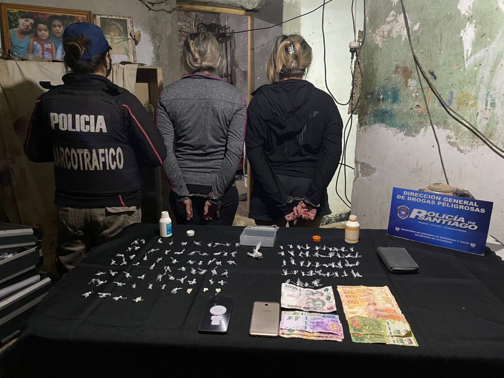 Dos mujeres detenidas por vender drogas en el B° San Martín