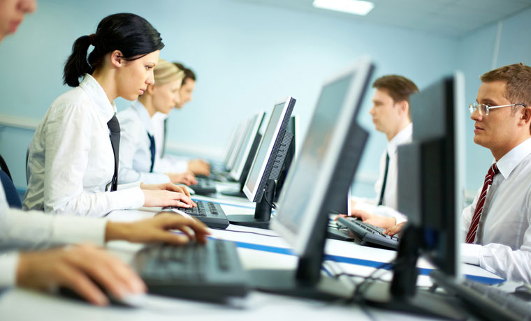 La caída en el empleo privado en Argentina continúa pese a un leve repunte de la actividad