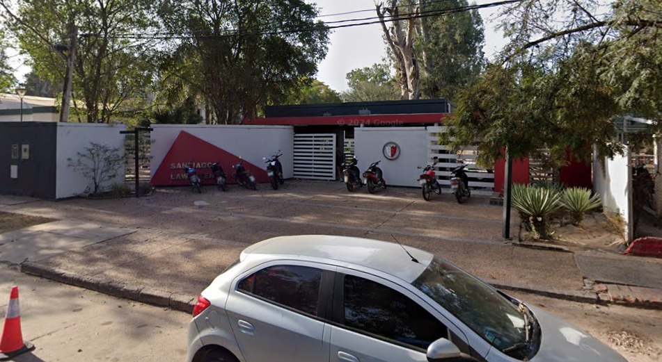 Polémica en las redes por un comunicado del Santiago Lawn Tennis club sobre los perros callejeros
