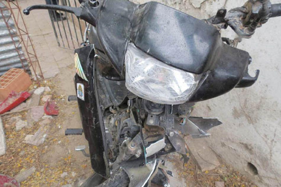 Dos adolescentes derraparon con su moto y sufrieron múltiples lesiones