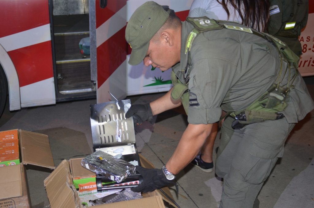Golpe al narcotráfico: Gendarmería detuvo a dos personas con 44 kilos de cocaína ocultos en anafes eléctricos