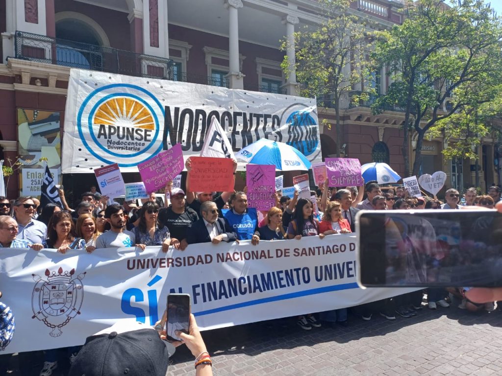 Fotos: la marcha de Santiago del Estero por la Universidad Pública en imágenes