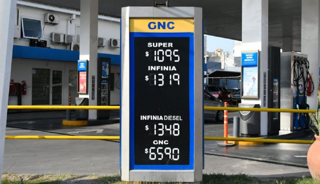 Prevén fuerte suba de combustibles: ¿A cuánto se irá el litro de nafta en Santiago?