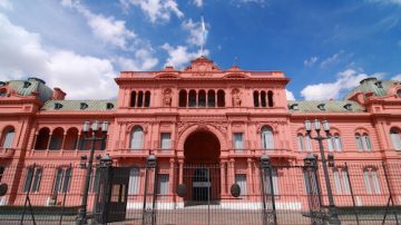 El Gobierno suspendió las contrataciones en el sector público con algunas excepciones