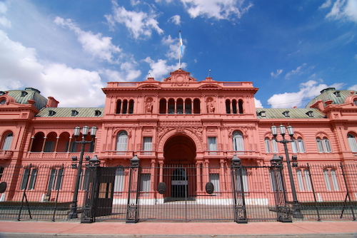 El Gobierno eliminó los privilegios familiares para los empleos públicos