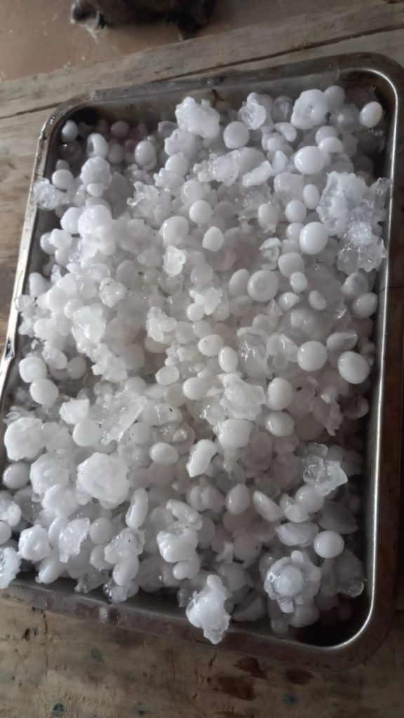 FOTOS EXCLUSIVAS: Volaron techos y cayó granizo en feroz tormenta en el interior provincial