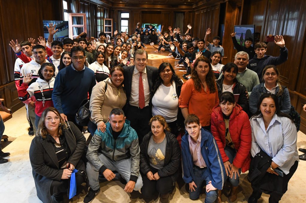 Alumnos de Fernández y Nueva Francia visitaron la Casa de Gobierno