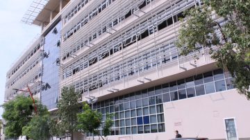 Estafaron a una funcionaria en más de $35 millones y seguirán detenidos