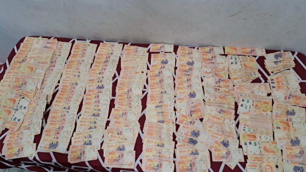 Dejó su auto en un lavadero y le robaron un bolso con $300.000
