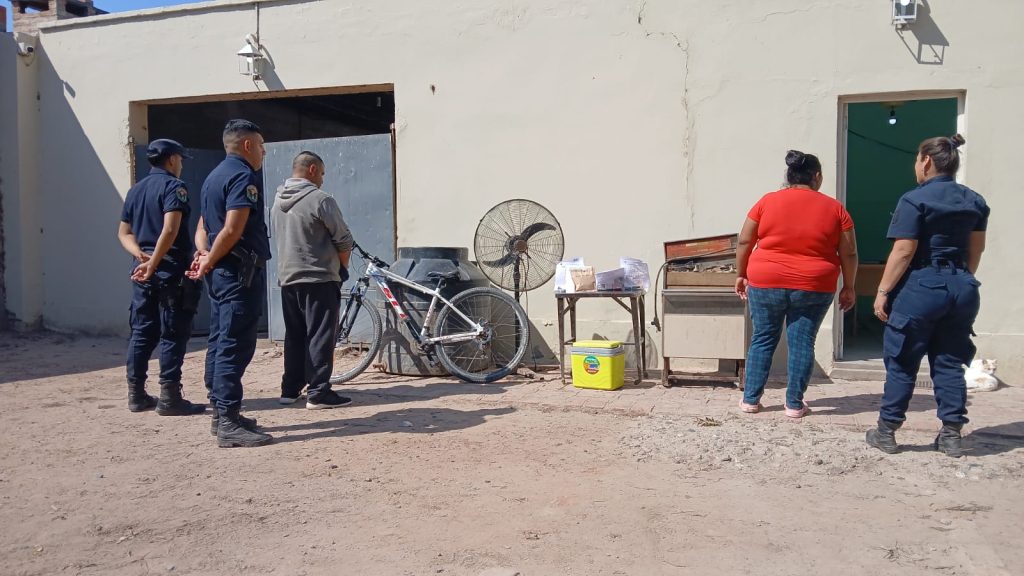 Detuvieron a una pareja por venta de drogas y robos