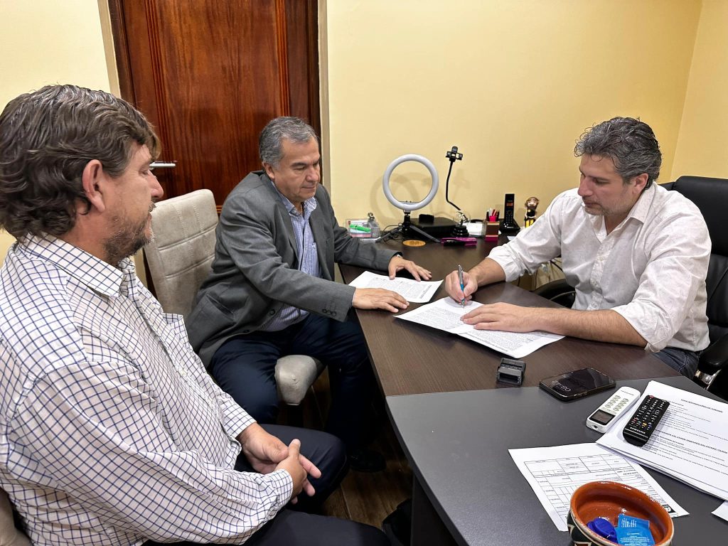 Estudiantes del ITSE colaborarán en el desarrollo de software para impulsar el turismo provincial