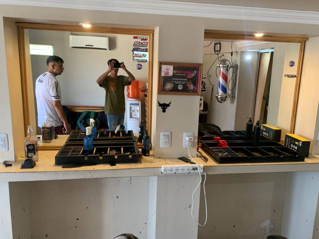 Piden ayuda para recuperar los elementos de trabajo de un joven barbero víctima de un asalto