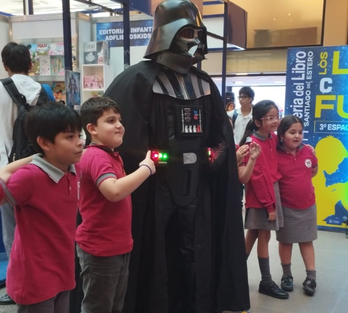 Con una multitud de personas arrancó la Feria del Libro en el Espacio Infantil, Juvenil y Cómic del CCB