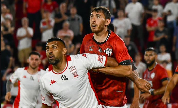Central Córdoba empató sin goles ante Huracán y ya lleva 13 encuentros sin perder