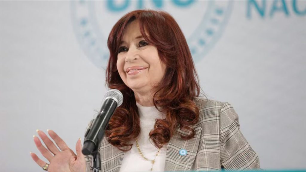 Dura crítica de CFK a los gobernadores y diputados peronistas que apoyaron el veto de Milei