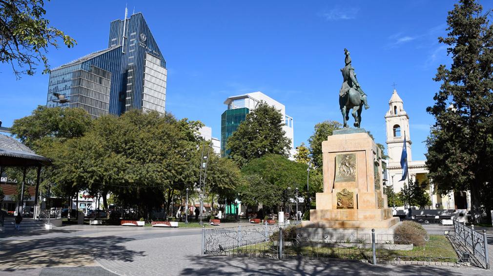 Sabado cálido en Santiago: la máxima llegaría a 28°C