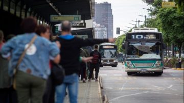 La UTA logró un acuerdo salarial y levantó el paro para este jueves