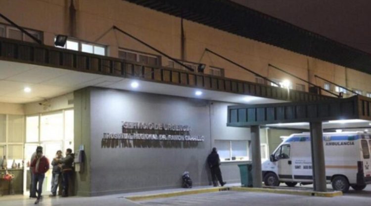 Fuerte choque sobre avenida Colón entre una moto y auto terminó con una mujer en el hospital Regional
