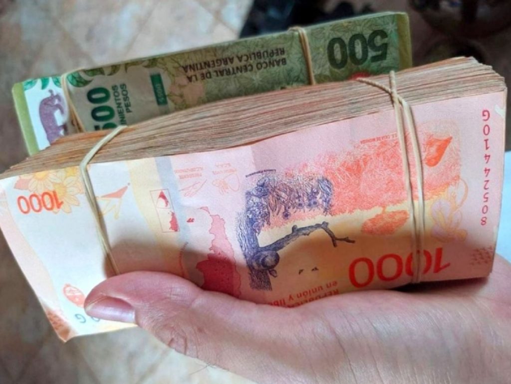 Hurto millonario: roban mochila con $2.500.000 y un Iphone 15