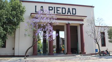Indignante robo en el Cementerio La Piedad: delincuentes saquearon nichos y se llevaron hasta las puertas