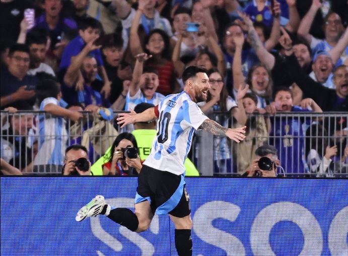 Con tres goles de Messi, la Selección Argentina goleó a Bolivia por 6-0 en el estadio “Monumental”