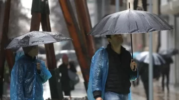 La lluvia seguirá siendo la gran protagonista este jueves, aunque con menor intensidad