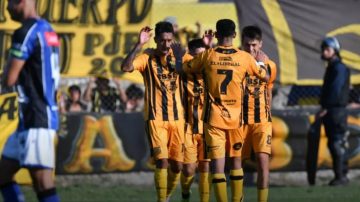 Por el calor en Santiago cambiaron el horario del debut de Mitre