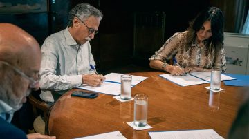 El Ministerio de Salud firmó un convenio con el PAMI para bajar el costo de los medicamentos oncológicos