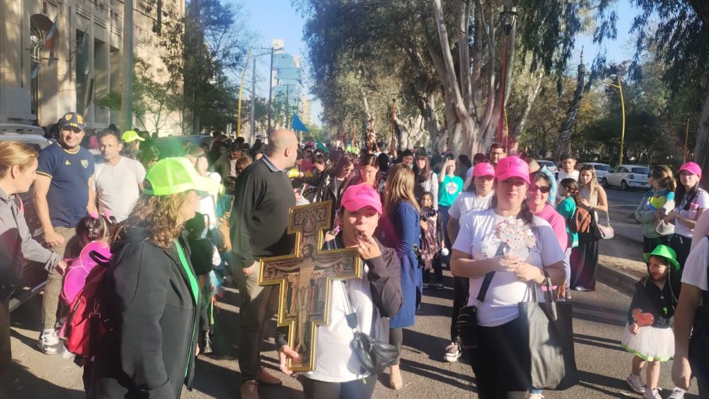 El Colegio San Francisco celebró el día de su santo patrono con la tradicional “Murga por la Paz”