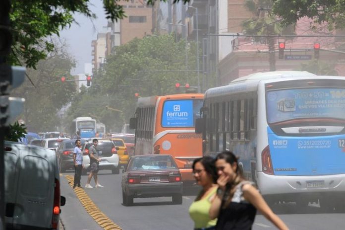 Viernes cálido pero con alerta por vientos y focos de neblina