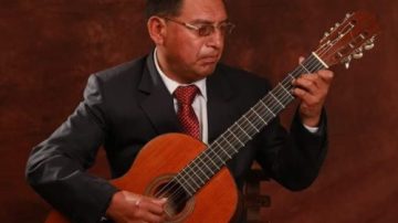 Percy Murguía Huillca trae su virtuosismo en guitarra andina a Santiago del Estero