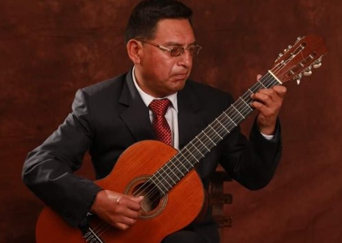 Percy Murguía Huillca trae su virtuosismo en guitarra andina a Santiago del Estero