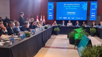 Flybondi refuerza frecuencias y la Ruta Sanmartiniana es presentada por Santiago en el Consejo Federal de Turismo
