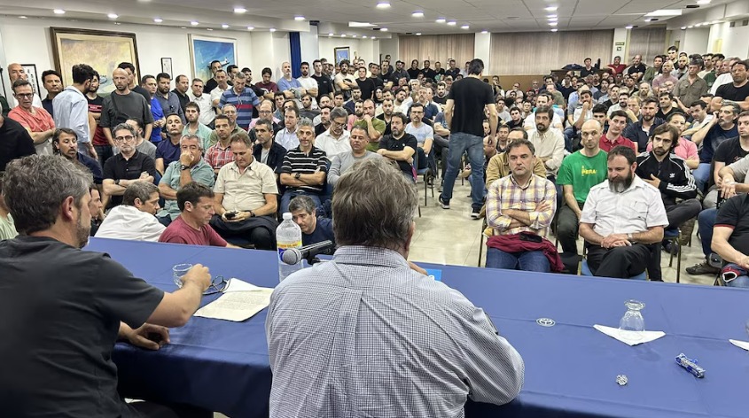 Sindicatos aeronáuticos decidirán hoy la aprobación del acuerdo con Aerolíneas Aerolíneas