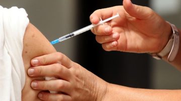 Amplían los puntos de vacunación contra el Dengue en los barrios de Capital y Banda