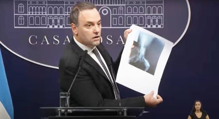 El fiscal Pollicita pidió investigar si hubo más viajes de Adorni junto al periodista Grandío