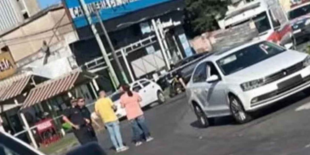 Discusión de tránsito en termina con un hombre muerto de un golpe en la cabeza