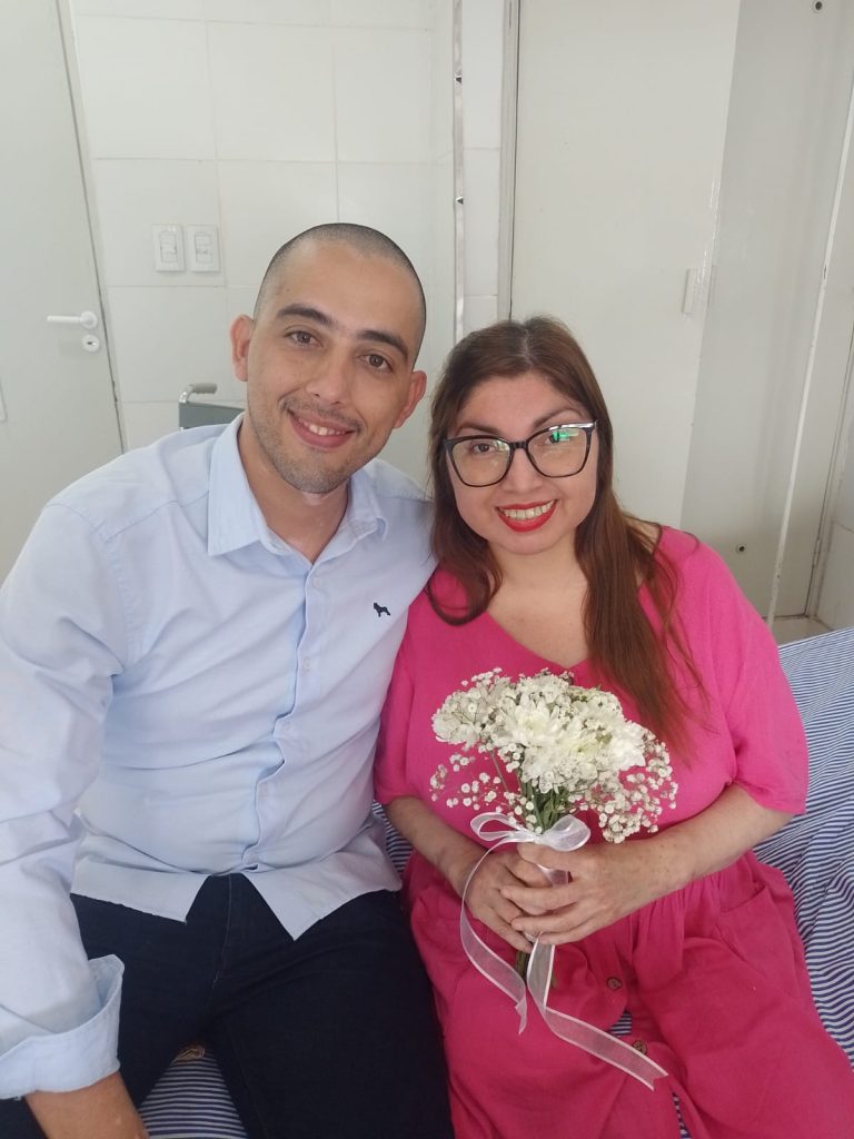 Tras las horas más críticas de su vida una santiagueña se casó en un hospital de Chaco