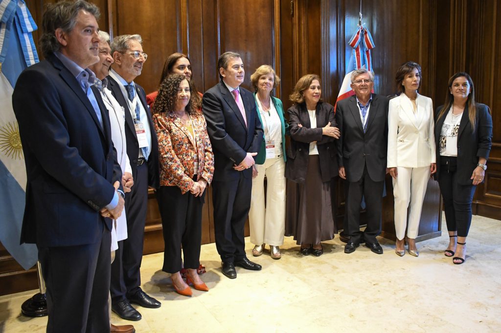 El gobernador Zamora recibió a la Federación Argentina de Sociedades de Ginecología y Obstetricia