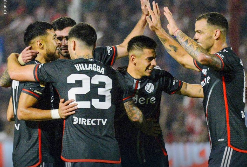 River confirmó su levantada con un triunfazo ante Instituto en Córdoba