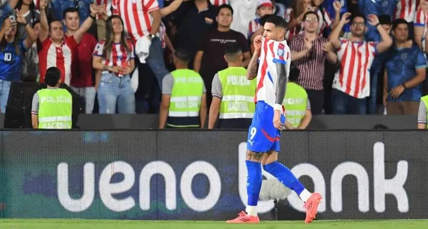 Antonio Sanabria el verdugo de Argentina: de escupir a Messi a hacerle un golazo de chilena al Dibu Martínez