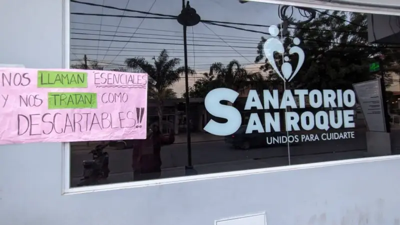 Trabajadores del Sanatorio San Roque inician paro de 24 horas en reclamo de mejoras salariales y condiciones laborales